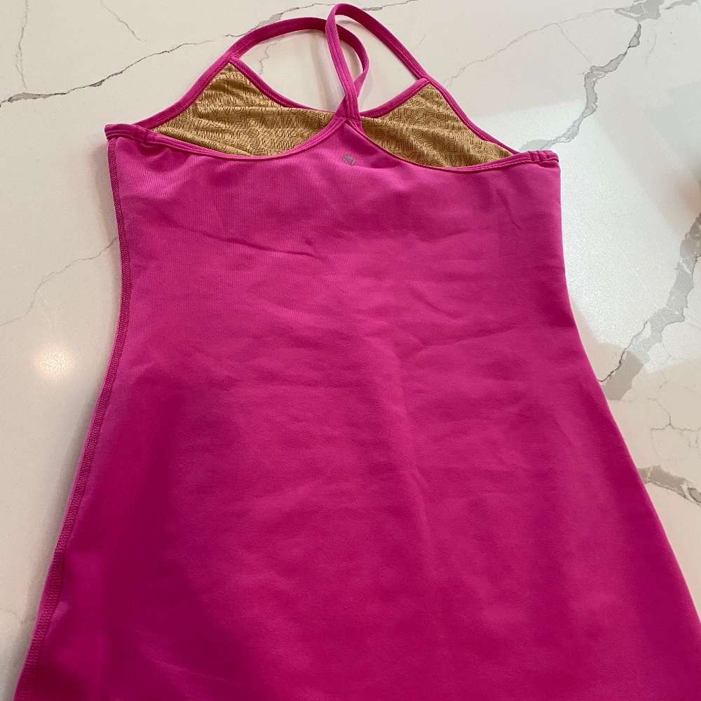 NWOT Ivivia Racerback Exercise top (Sz14)